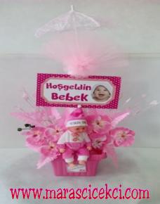 şemsiyeli kız bebek